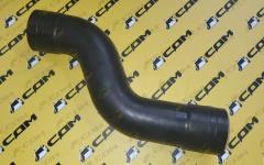 Патрубок радиатора верхний изогнутый HOWO WG9625531105